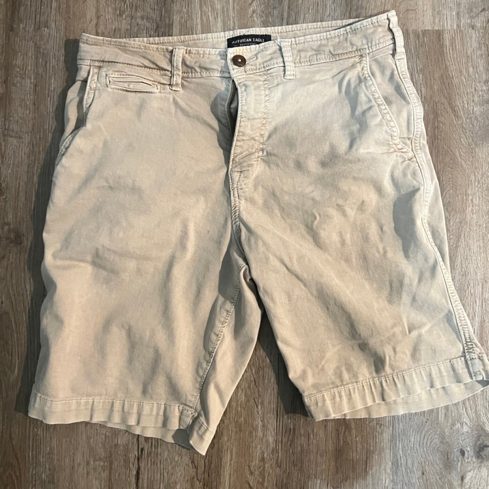 American Eagle shorts size 32
